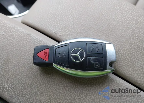 2011 Mercedes-Benz C 300 Luxury 4Matic/Sport 4Matic z USA, uszkodzony, nr VIN WDDGF8BB0BR133565